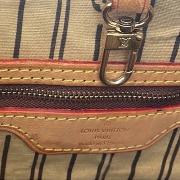 Authentic Louis Vuitton handbag - Picture 11 of 15